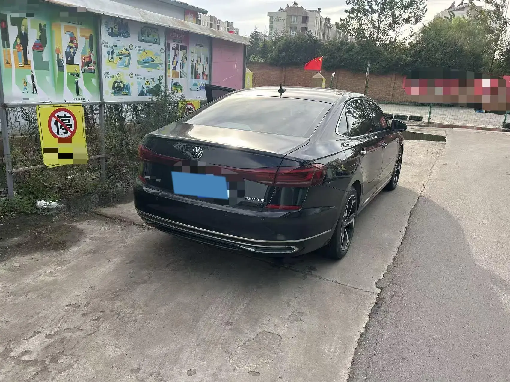 2023 VOLKSWAGEN PASSAT thumbnail 3