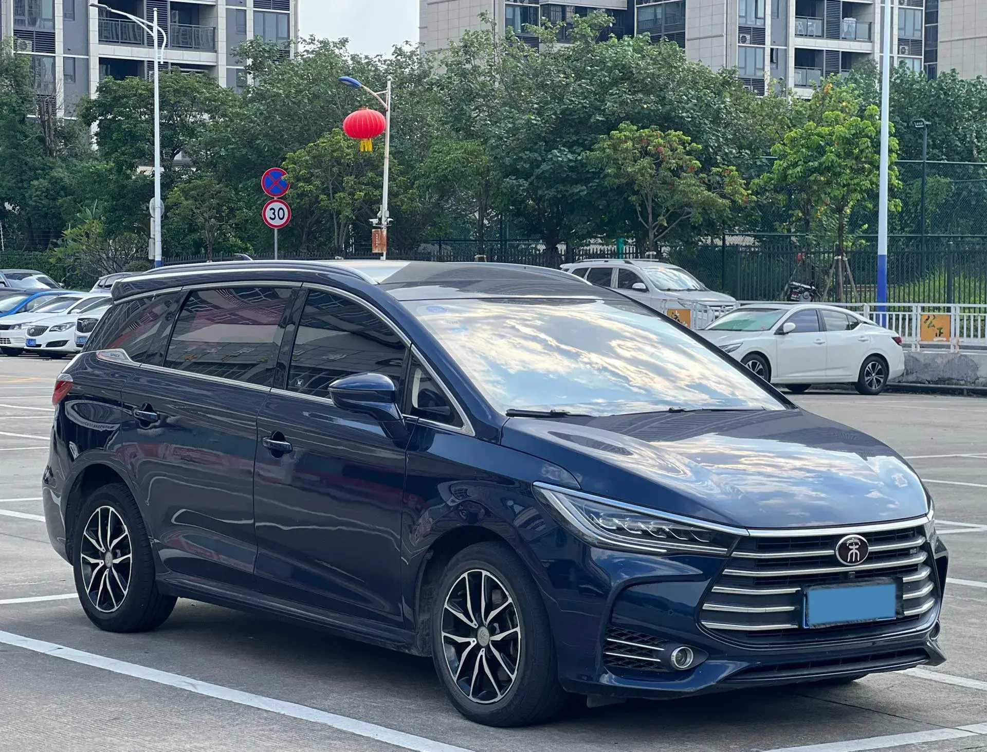 2018 BYD SONG thumbnail 2