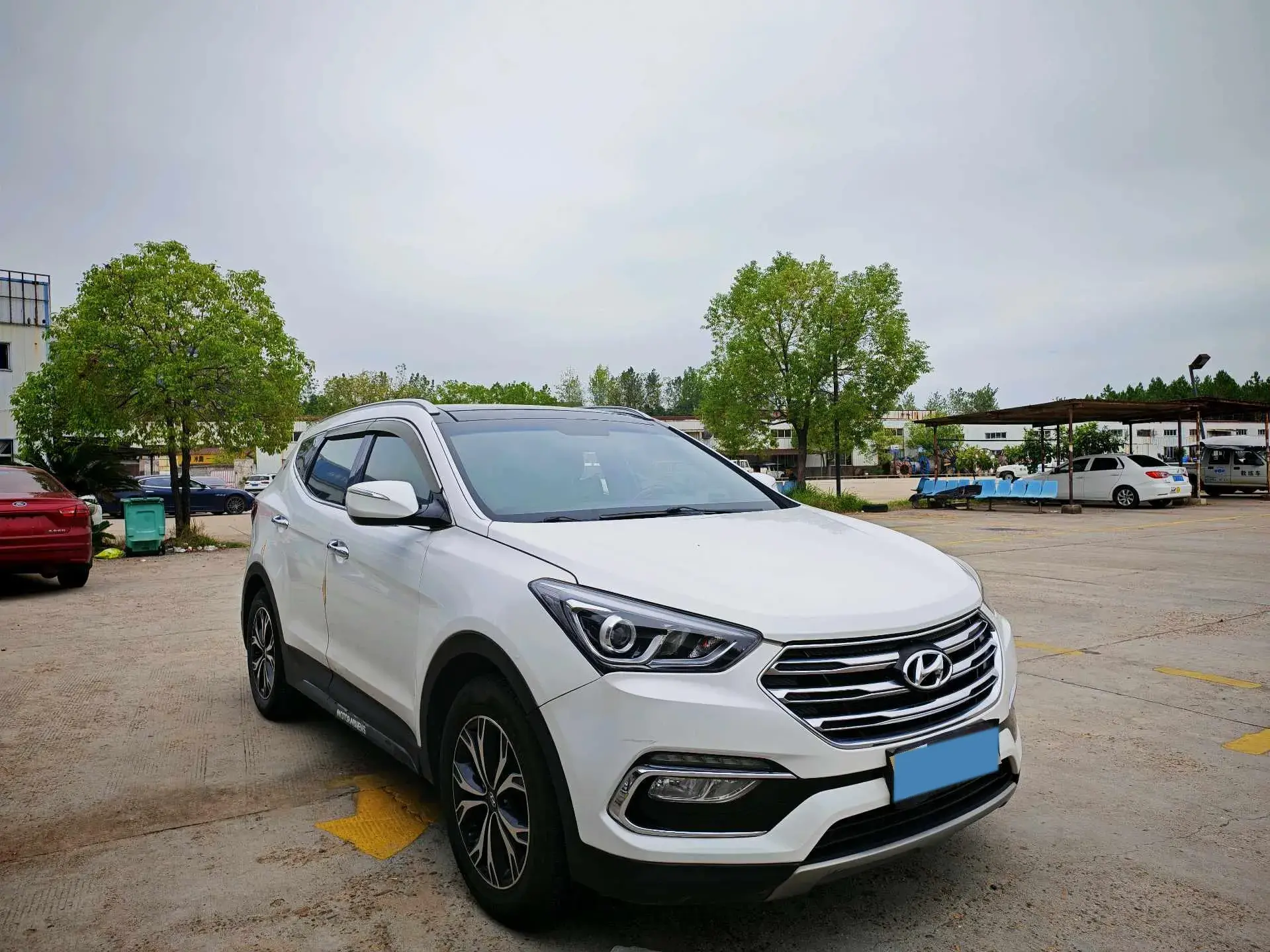 2017 HYUNDAI SANTAFE thumbnail 4