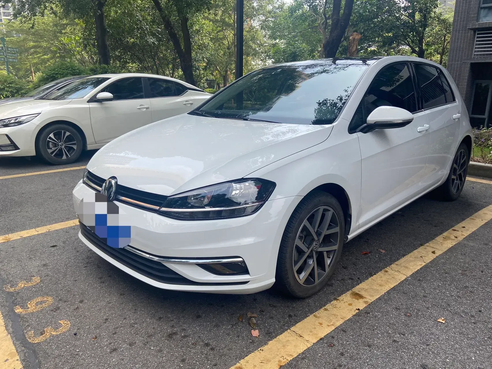 2020 VOLKSWAGEN GOLF view 1