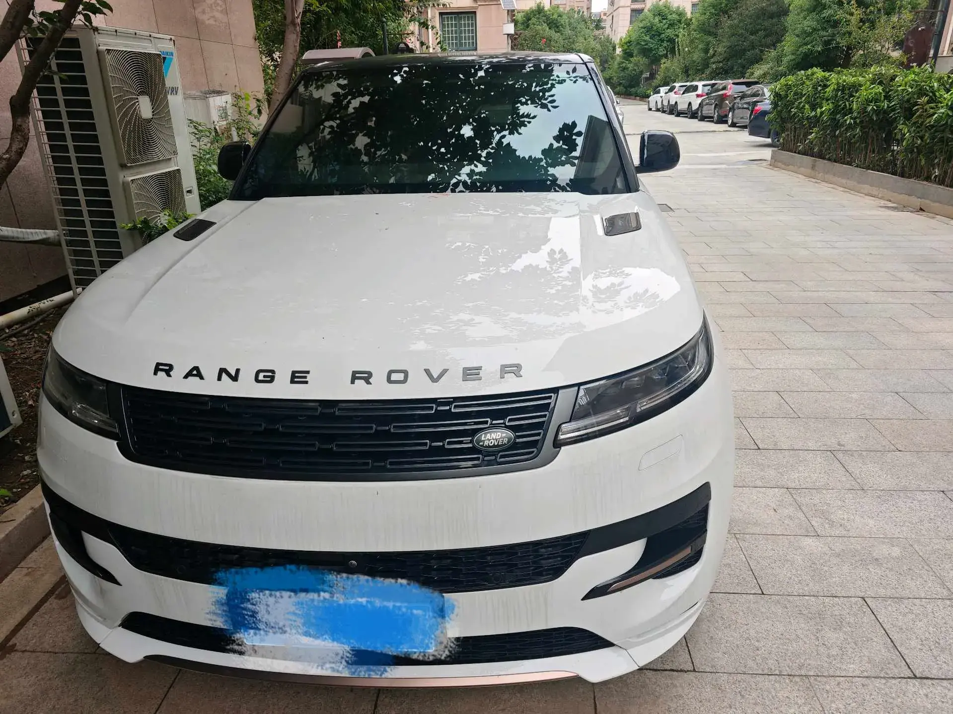 2024 LAND ROVER thumbnail 2