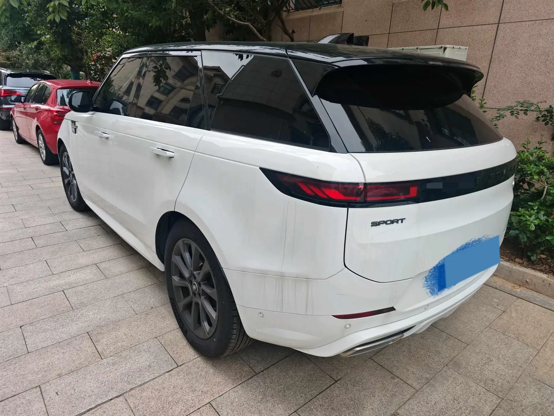 2024 LAND ROVER thumbnail 3