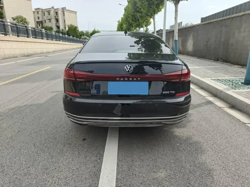 2022 VOLKSWAGEN PASSAT thumbnail 4