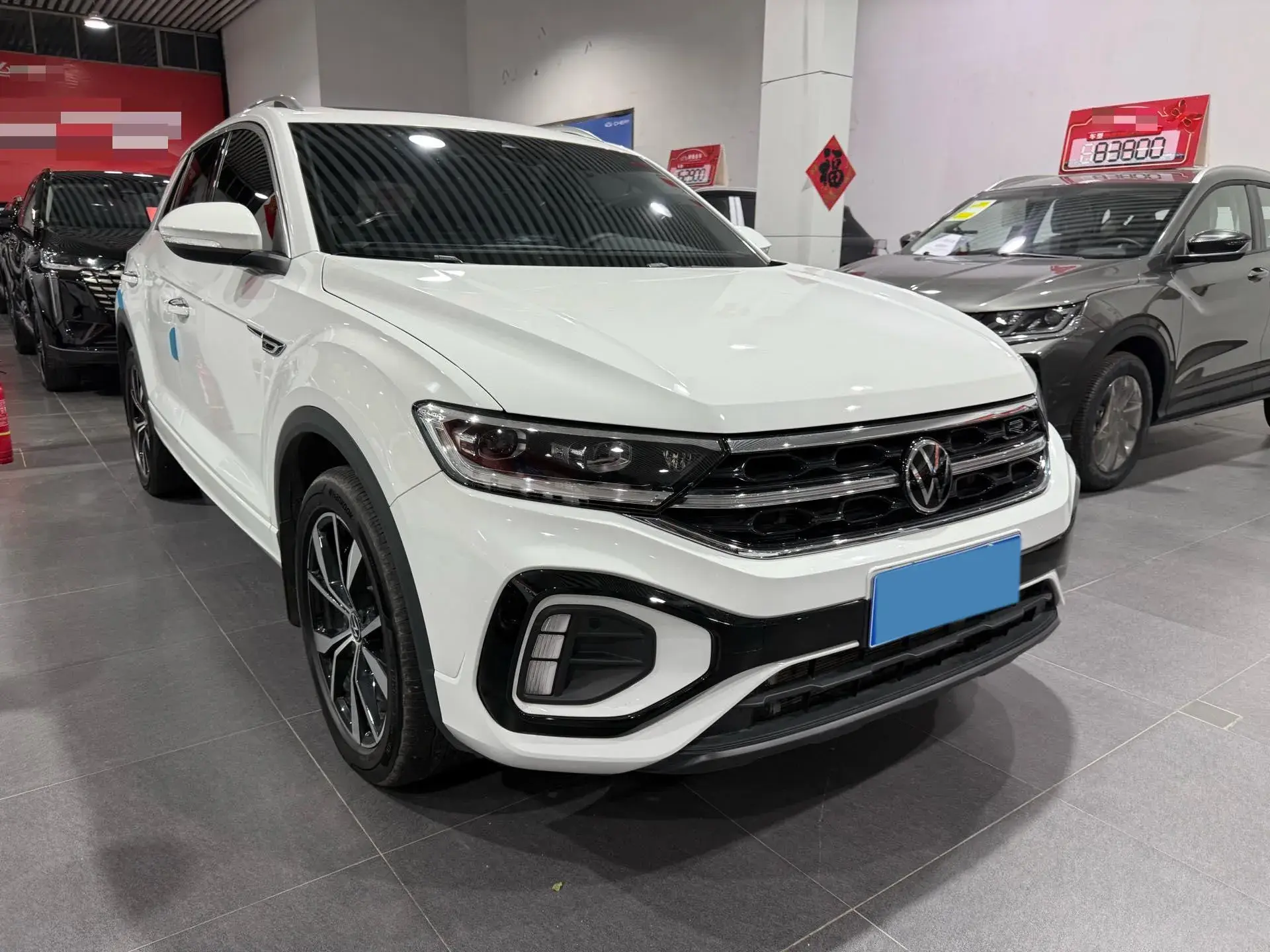 2024 VOLKSWAGEN T-ROC thumbnail 3