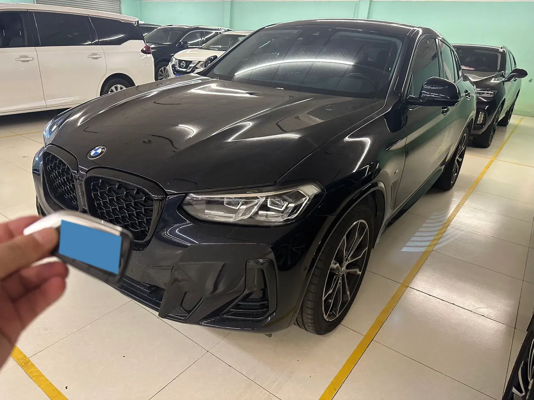 2022 BMW X4 view 1