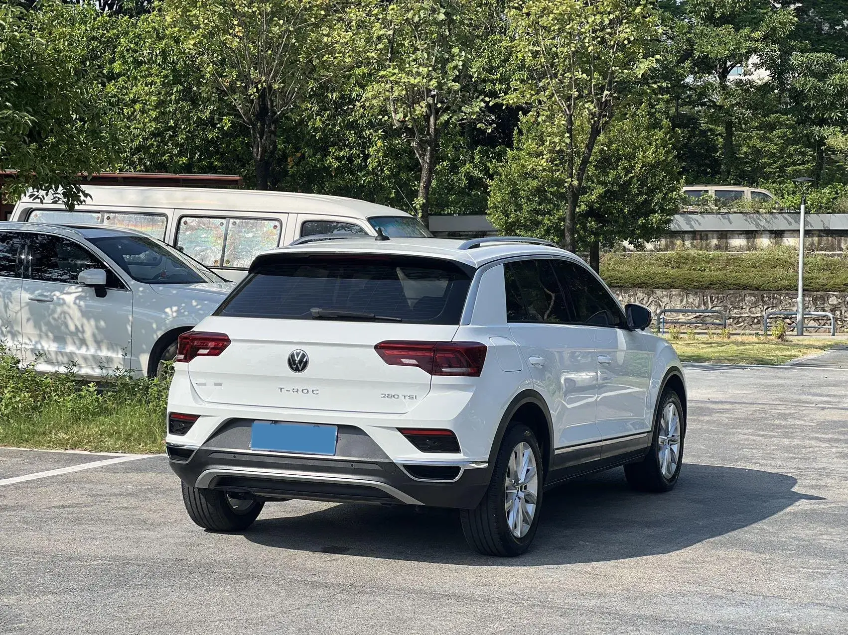 2021 VOLKSWAGEN T-ROC thumbnail 4
