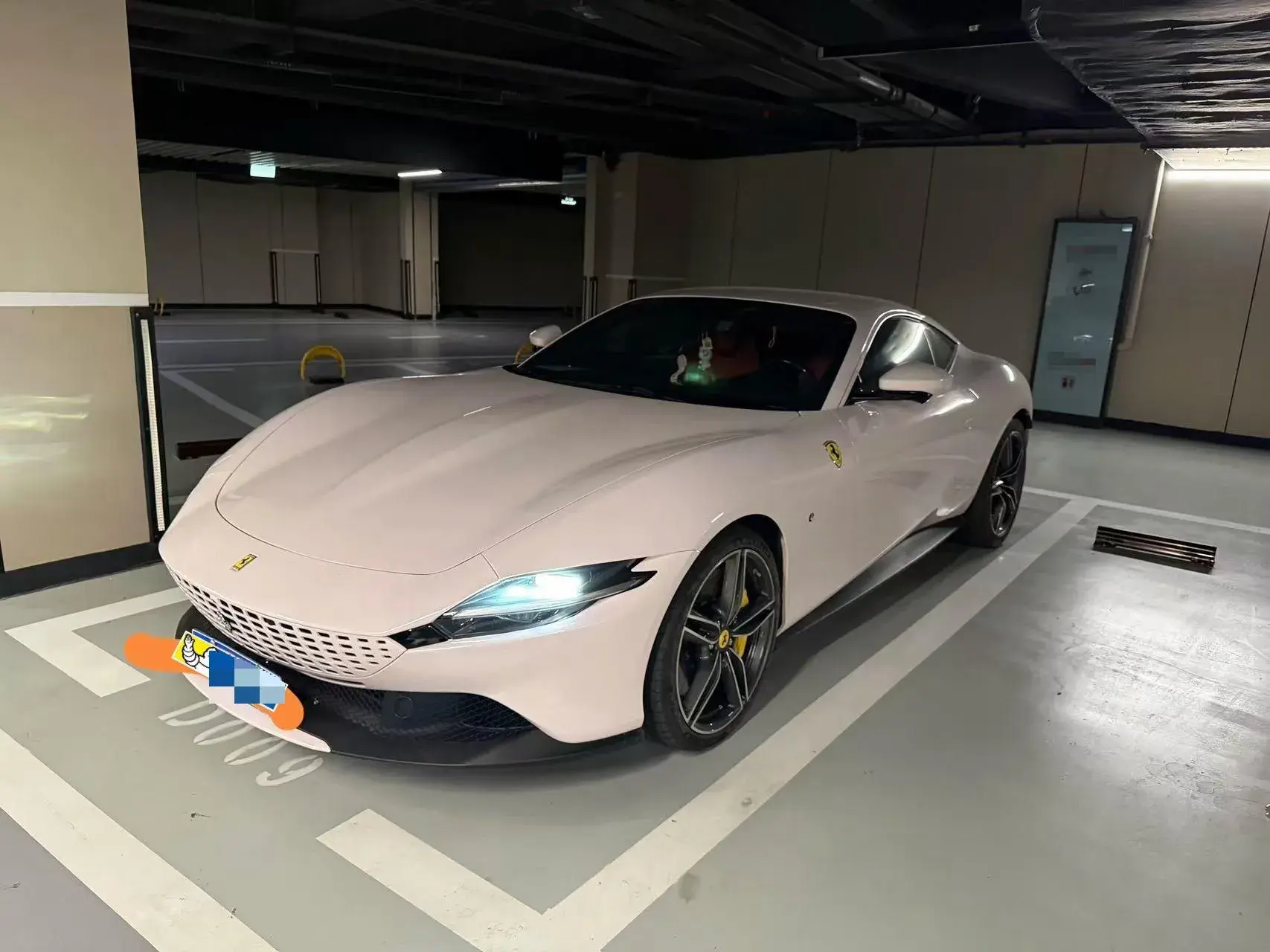 2020 FERRARI ROMA view 1