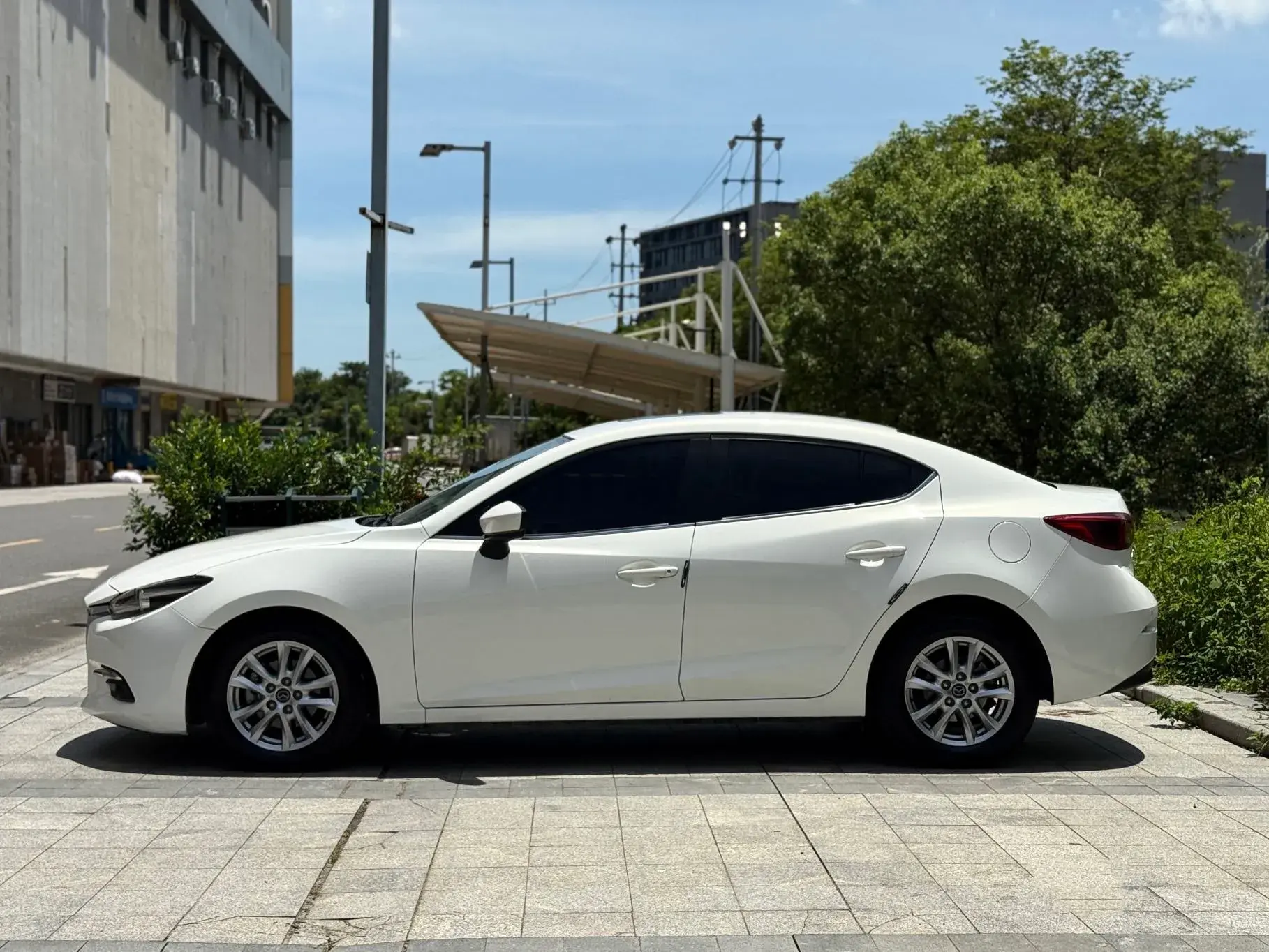 2017 MAZDA 3 thumbnail 3