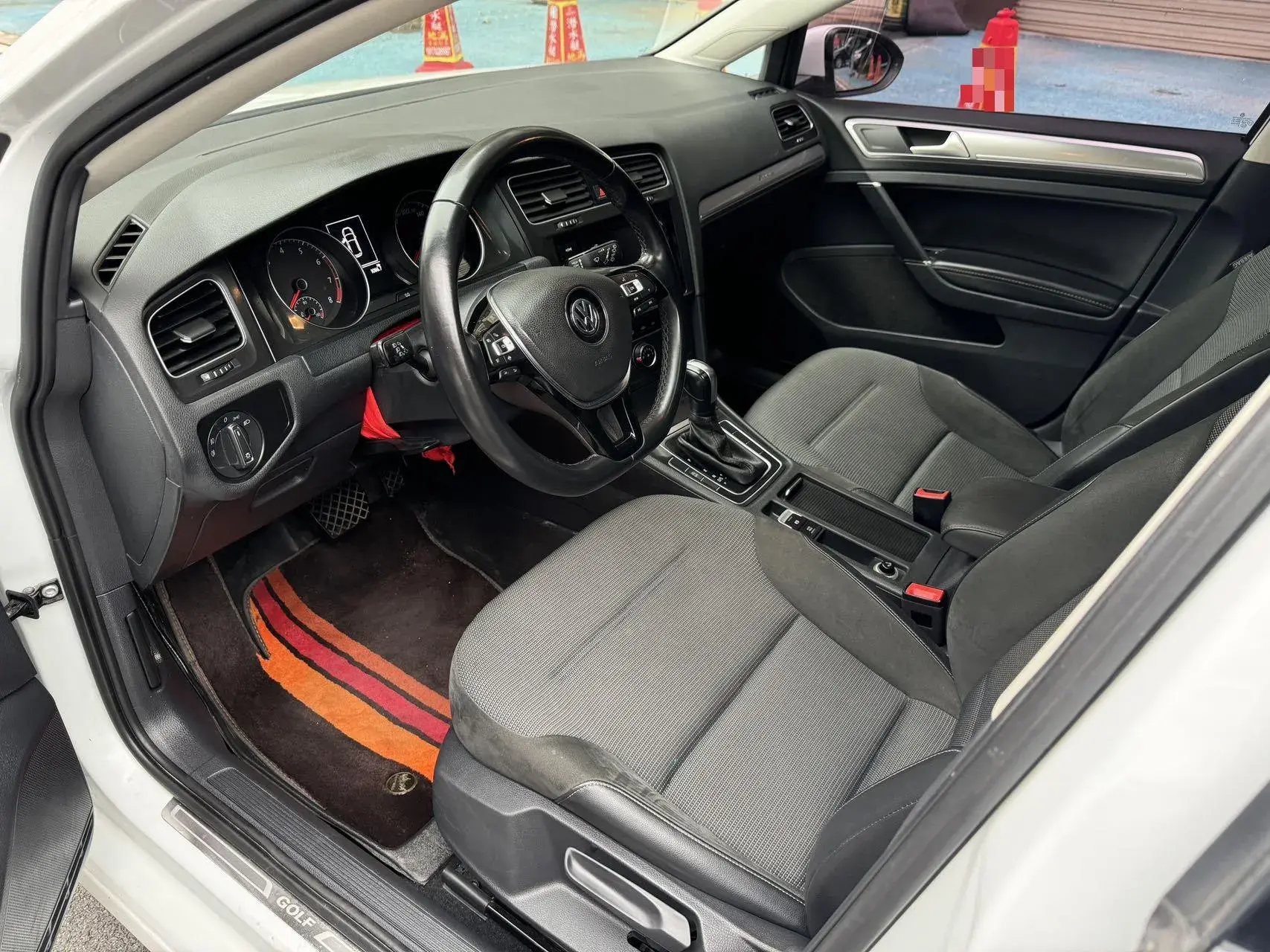 2019 VOLKSWAGEN GOLF thumbnail 4