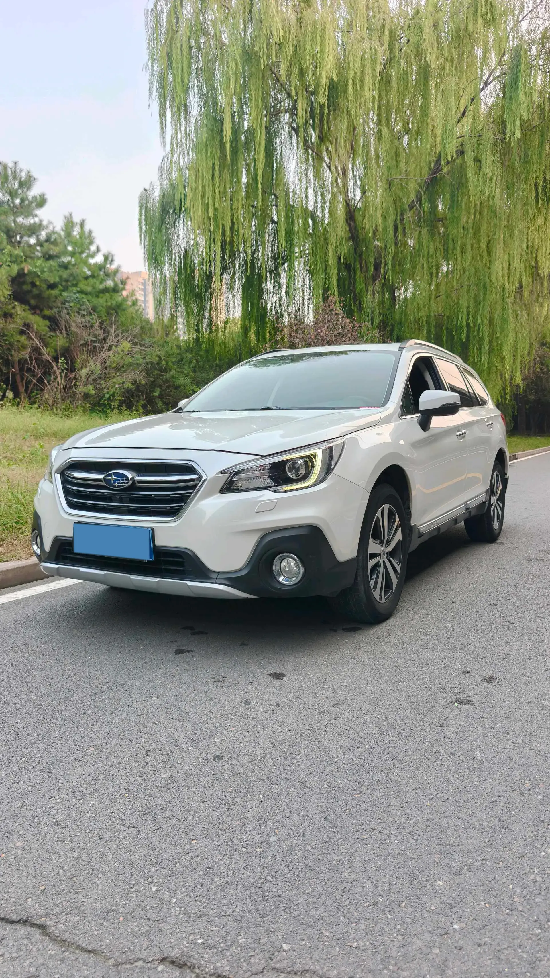 2018 SUBARU OUTBACK view 1