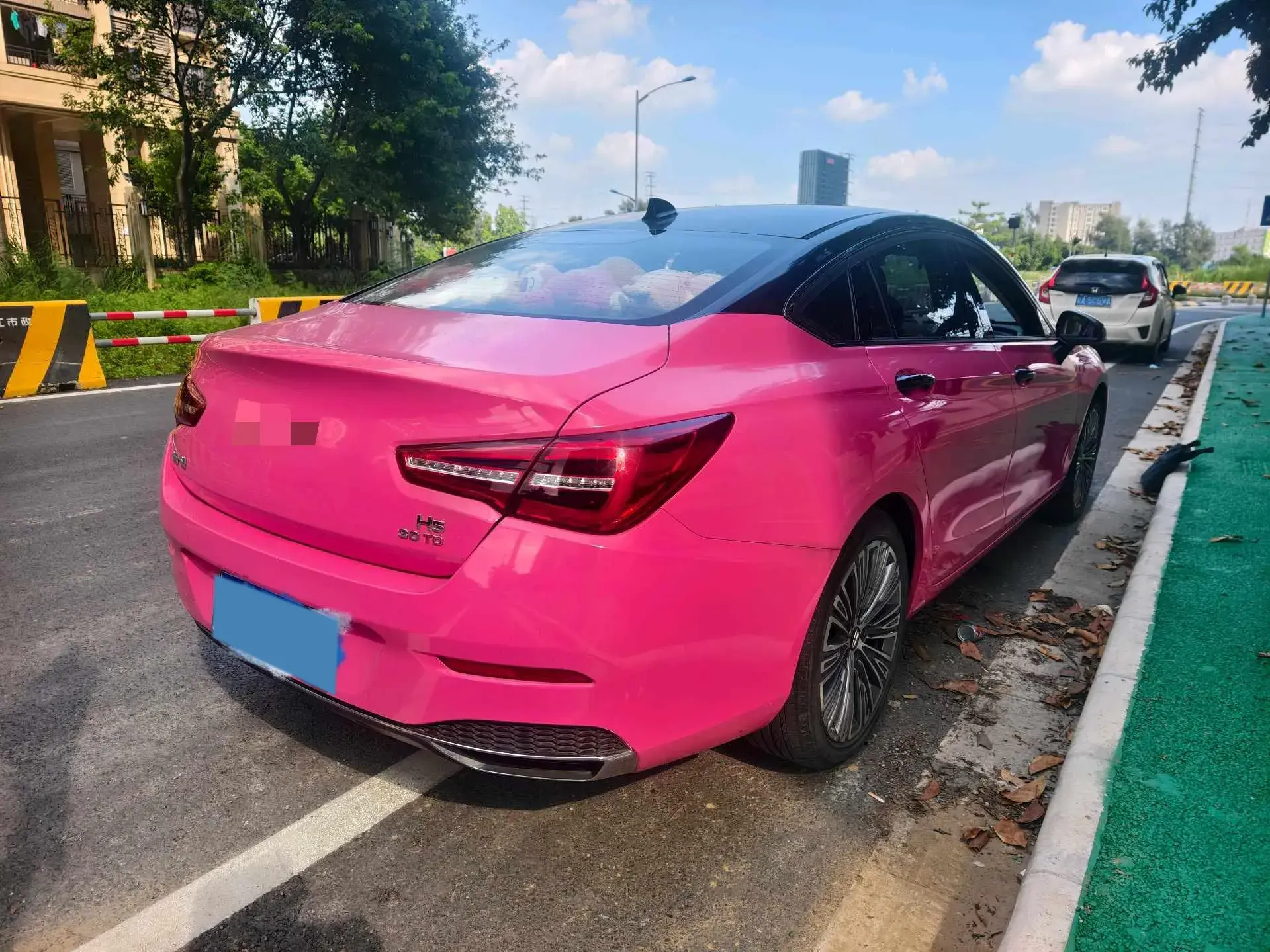 2022 HONGQI H5 thumbnail 2