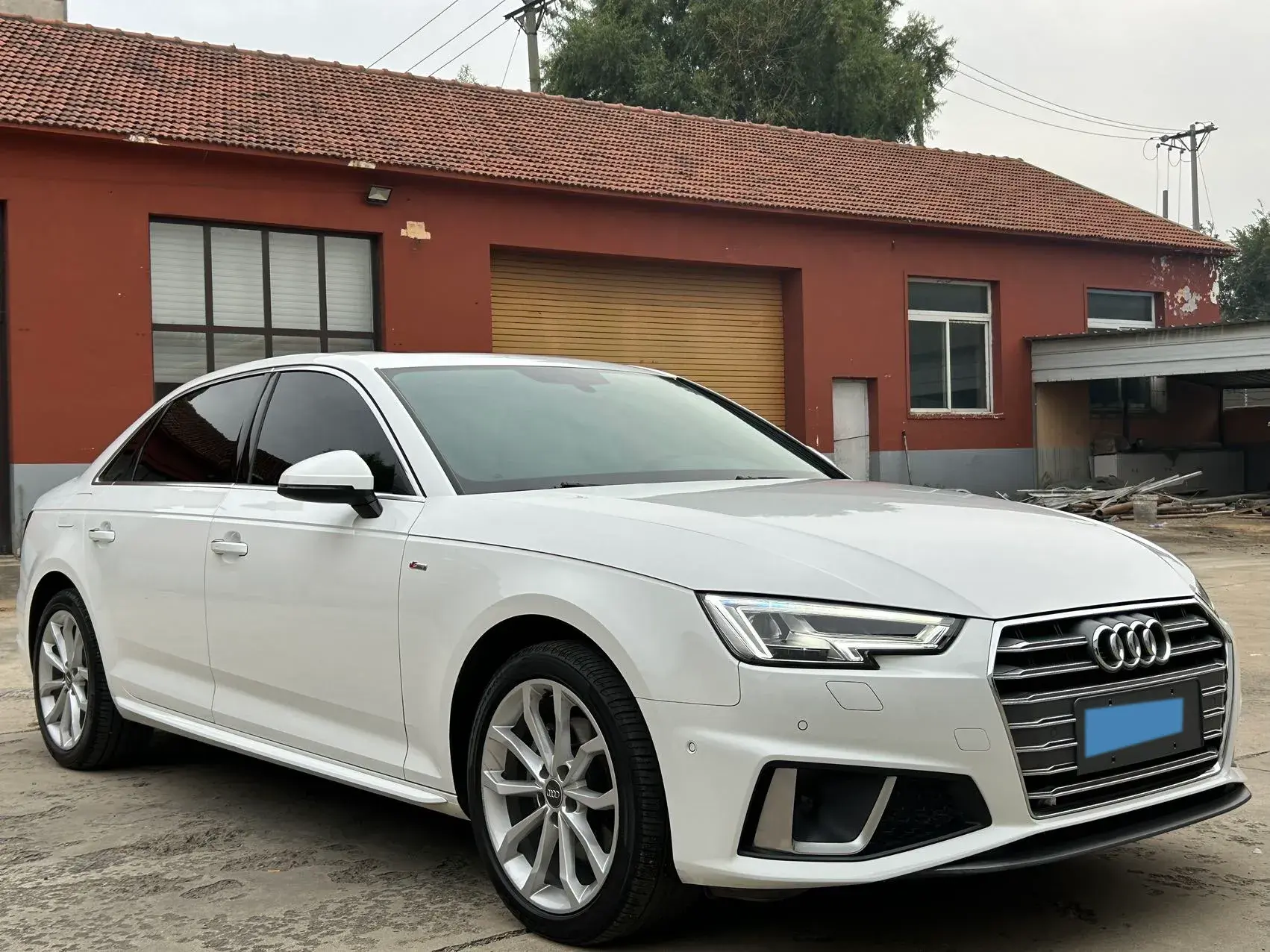 2019 AUDI A4L thumbnail 2