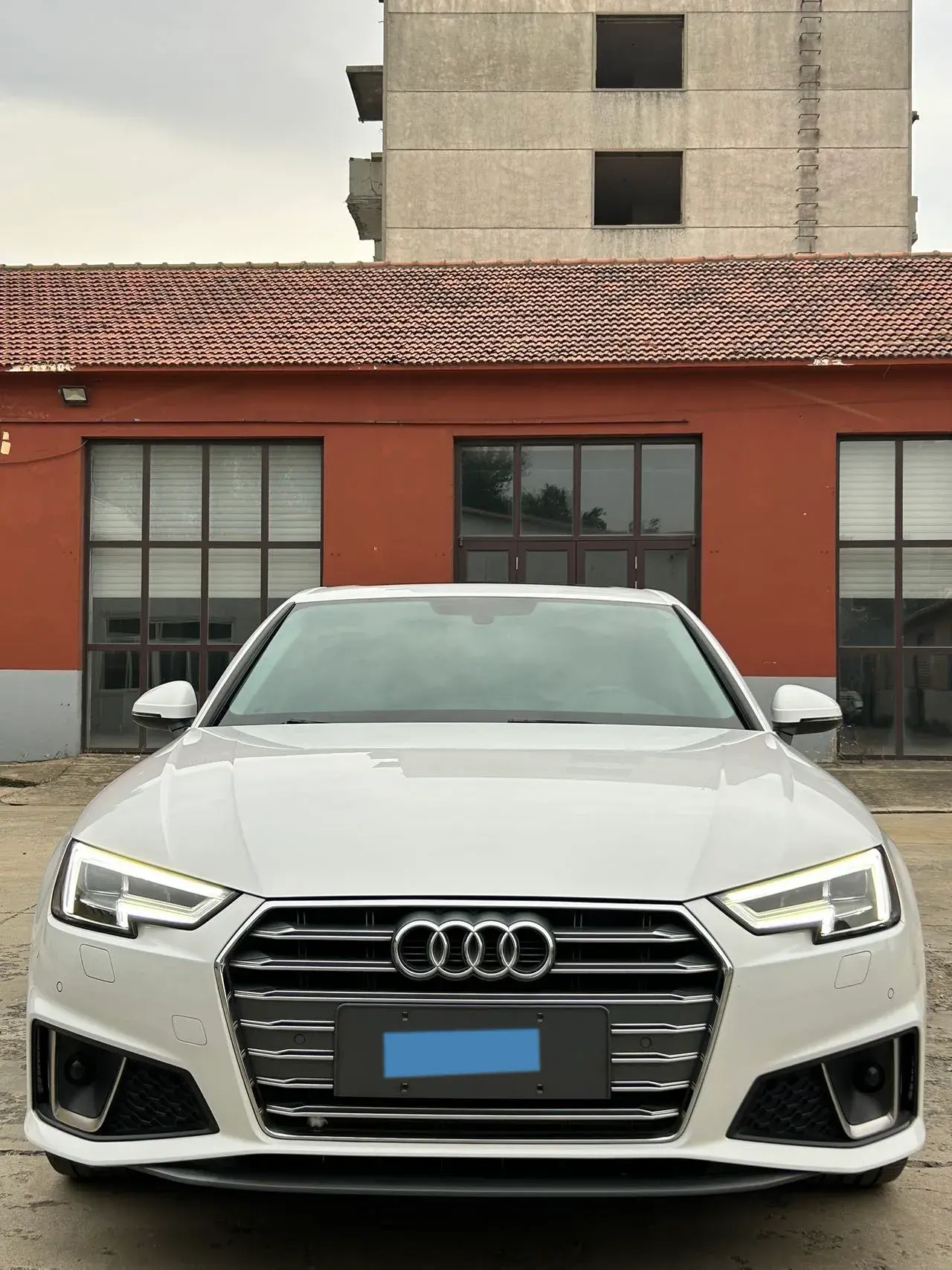 2019 AUDI A4L thumbnail 3