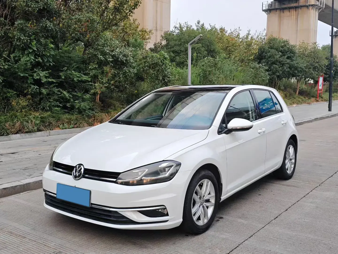 2018 VOLKSWAGEN GOLF view 1