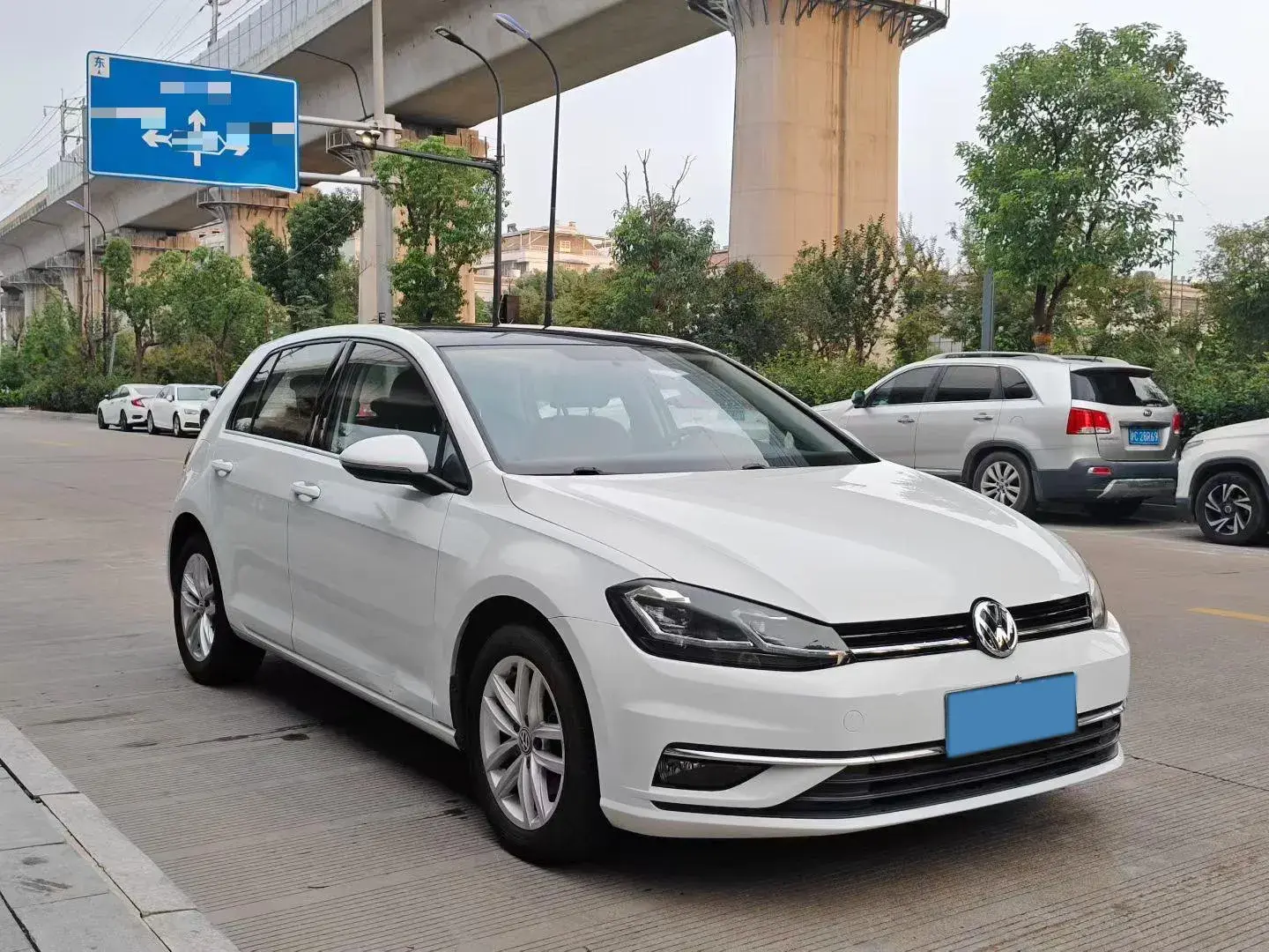 2018 VOLKSWAGEN GOLF thumbnail 3