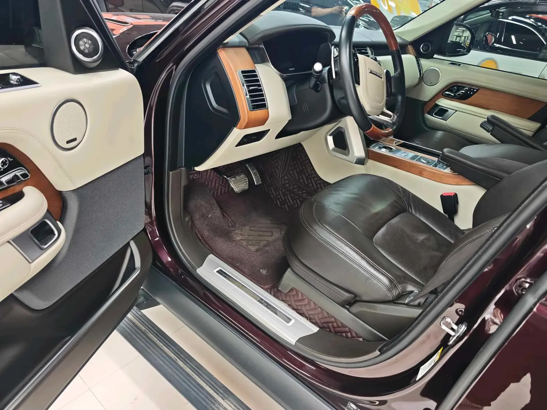 2020 LAND ROVER thumbnail 4