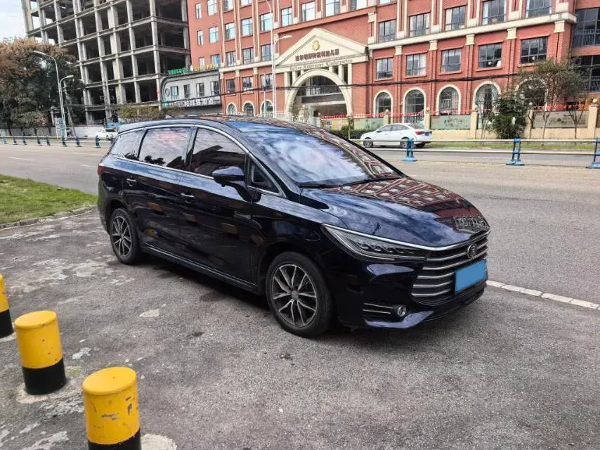 2018 BYD SONG thumbnail 3