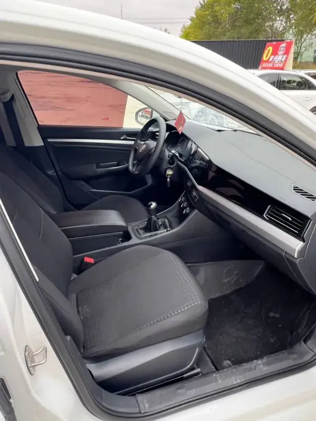 2019 VOLKSWAGEN BORA thumbnail 2