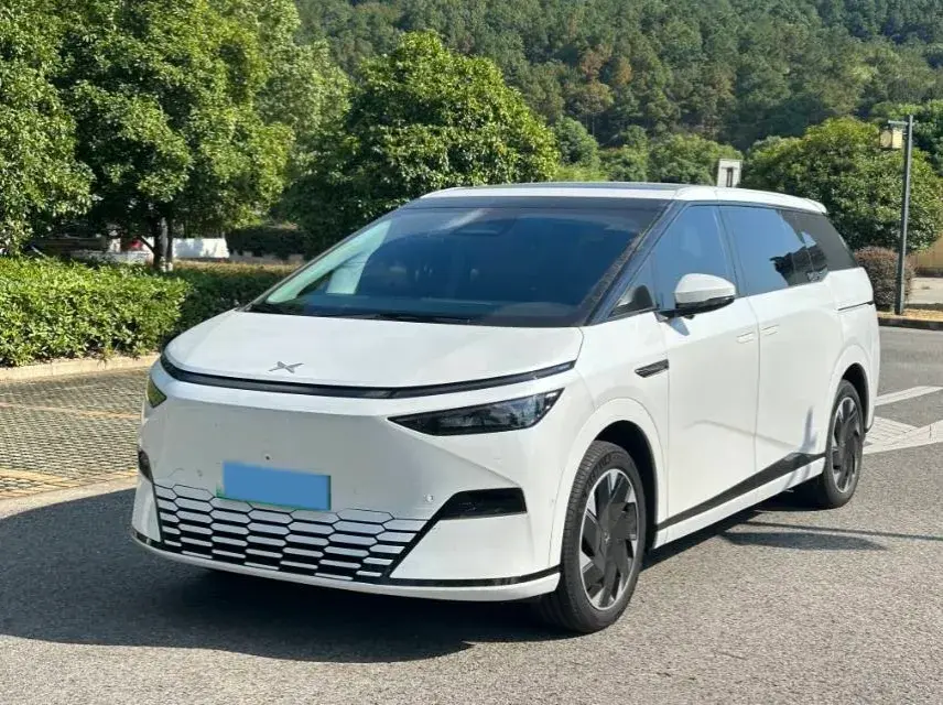 2024 XPENG X9 view 1