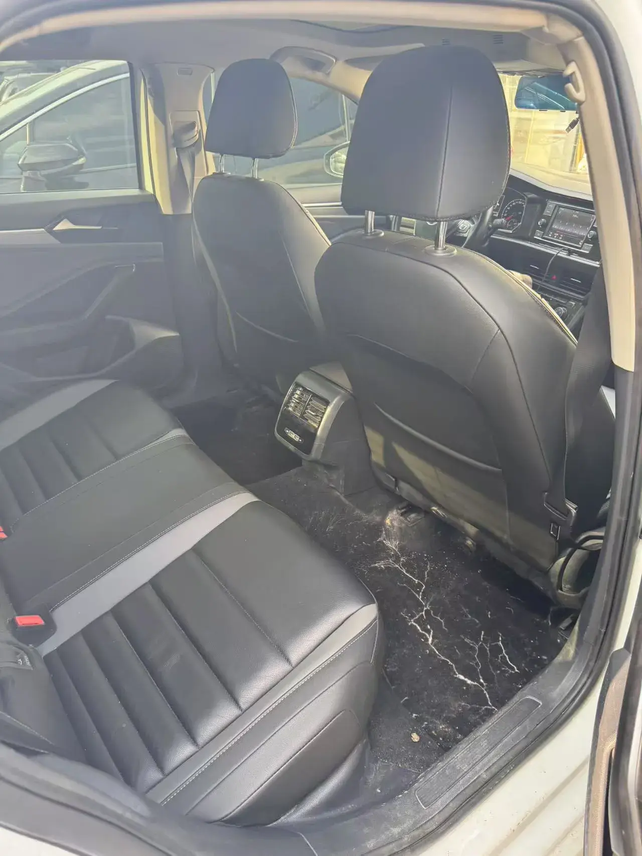 2019 VOLKSWAGEN SAGITAR thumbnail 4