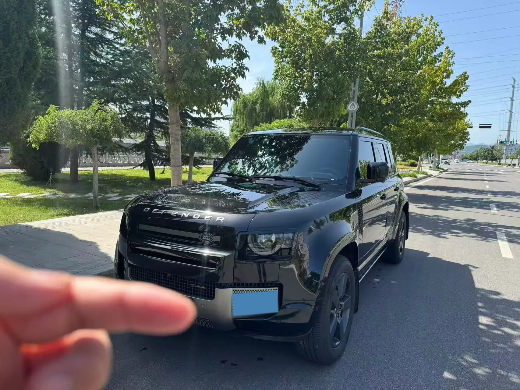 2023 LAND ROVER view 1