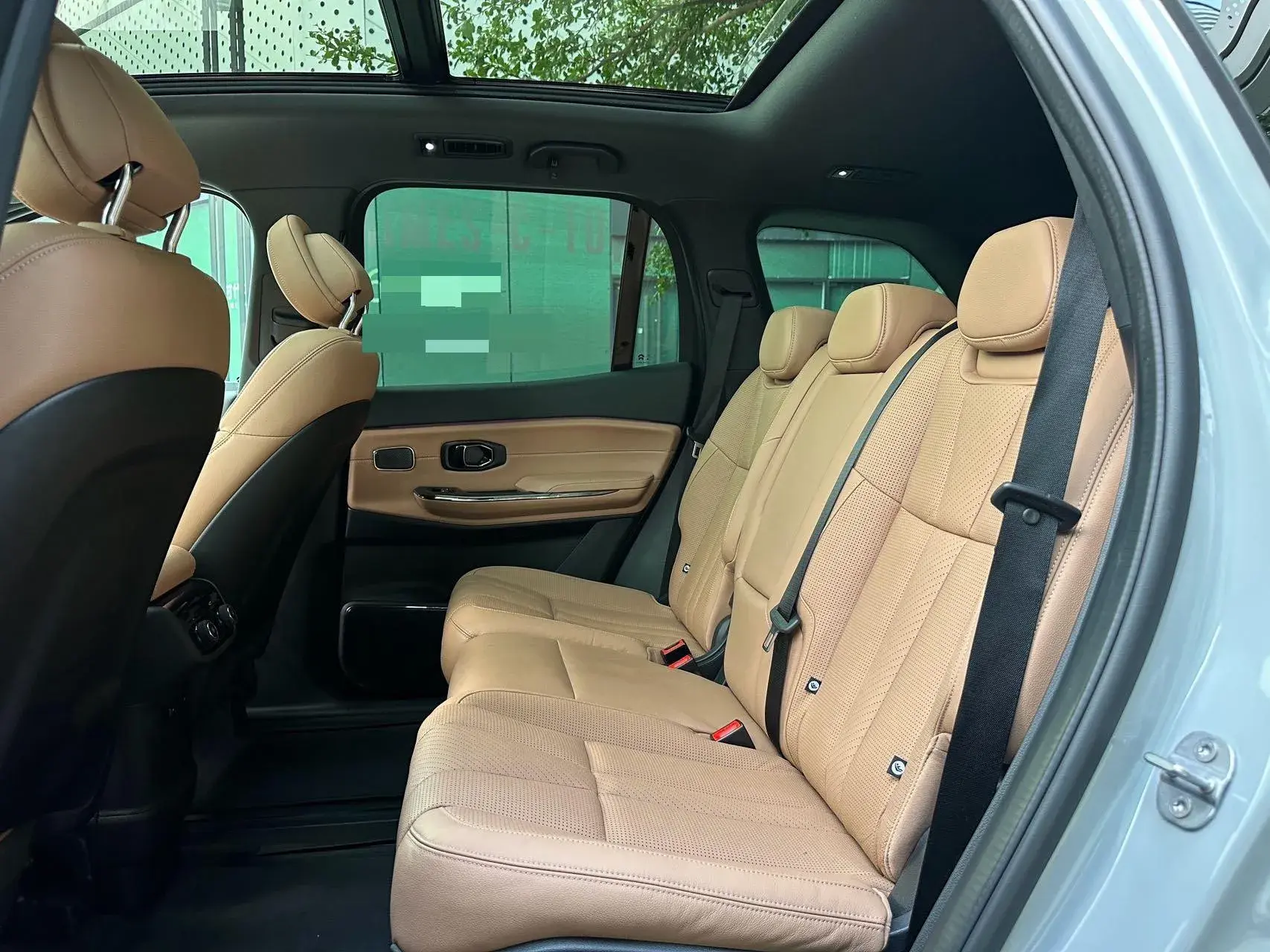 2020 NIO ES8 thumbnail 4