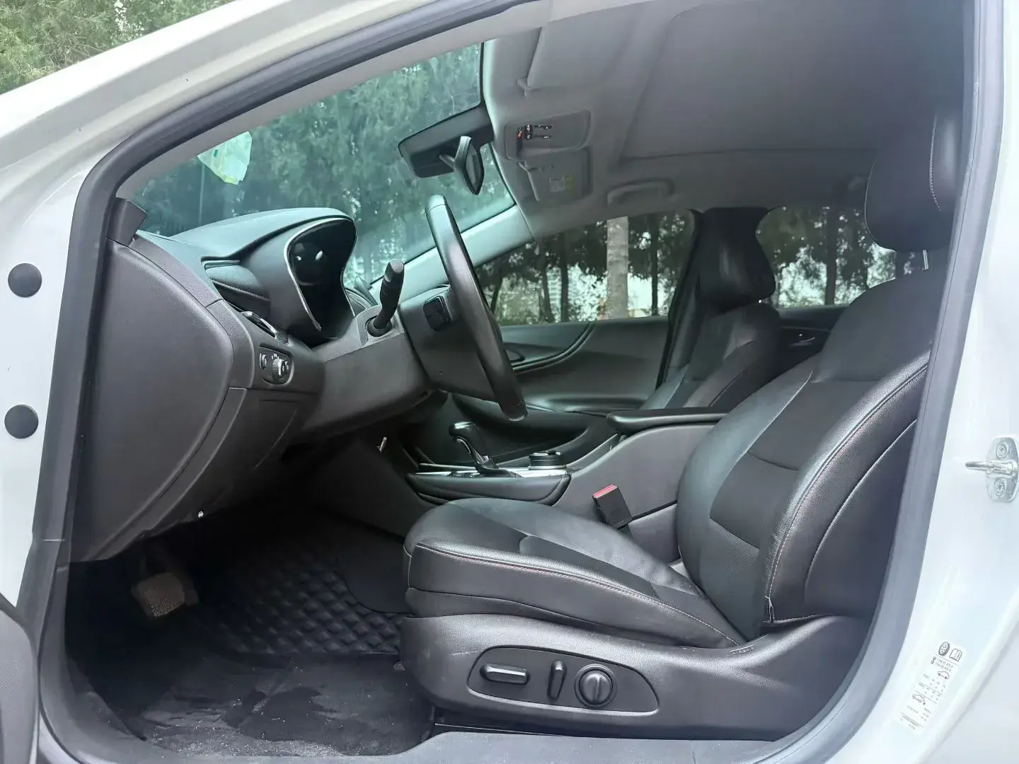 2019 CHEVROLET MALIBU thumbnail 4