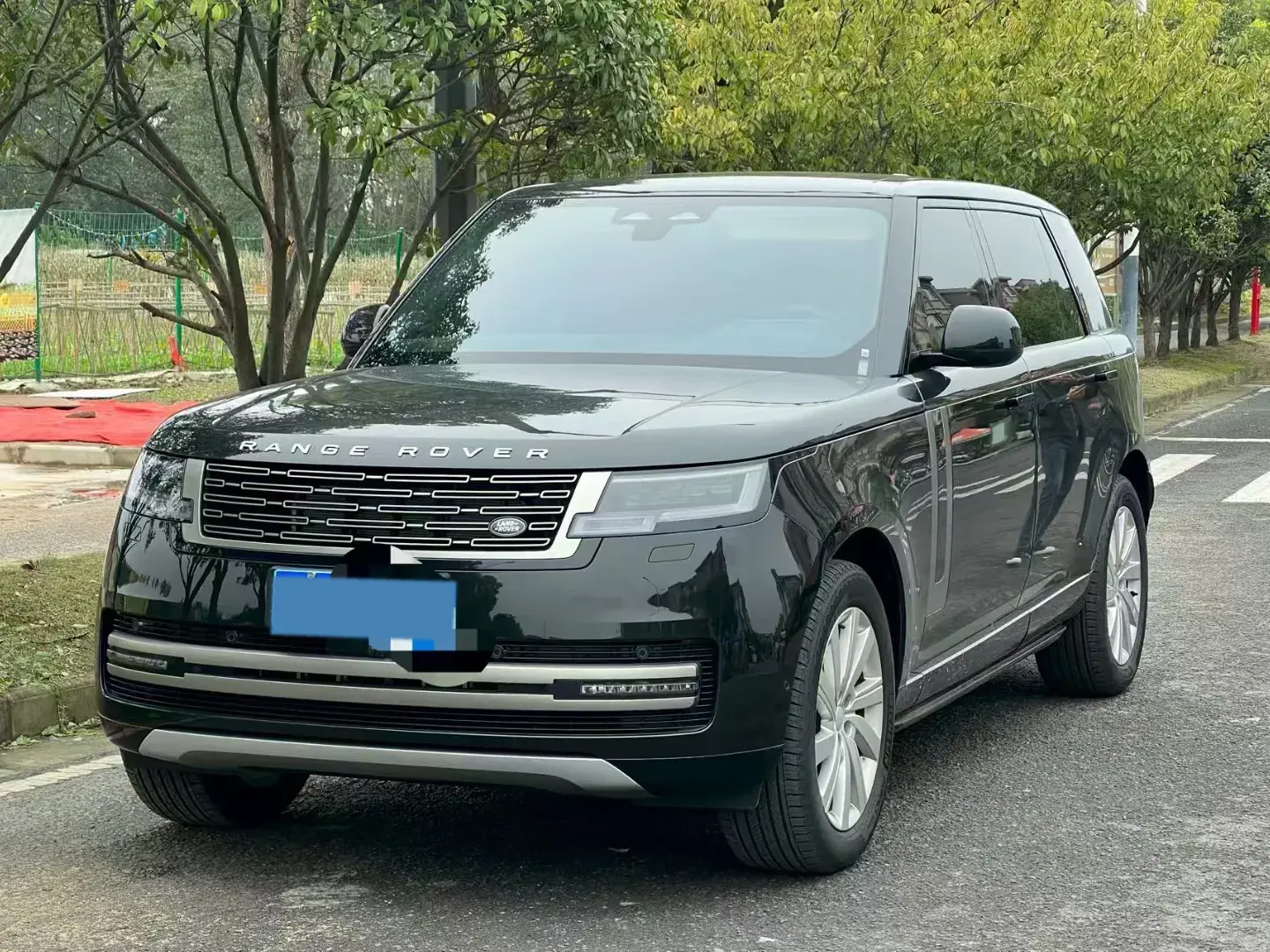 2025 LAND ROVER view 1