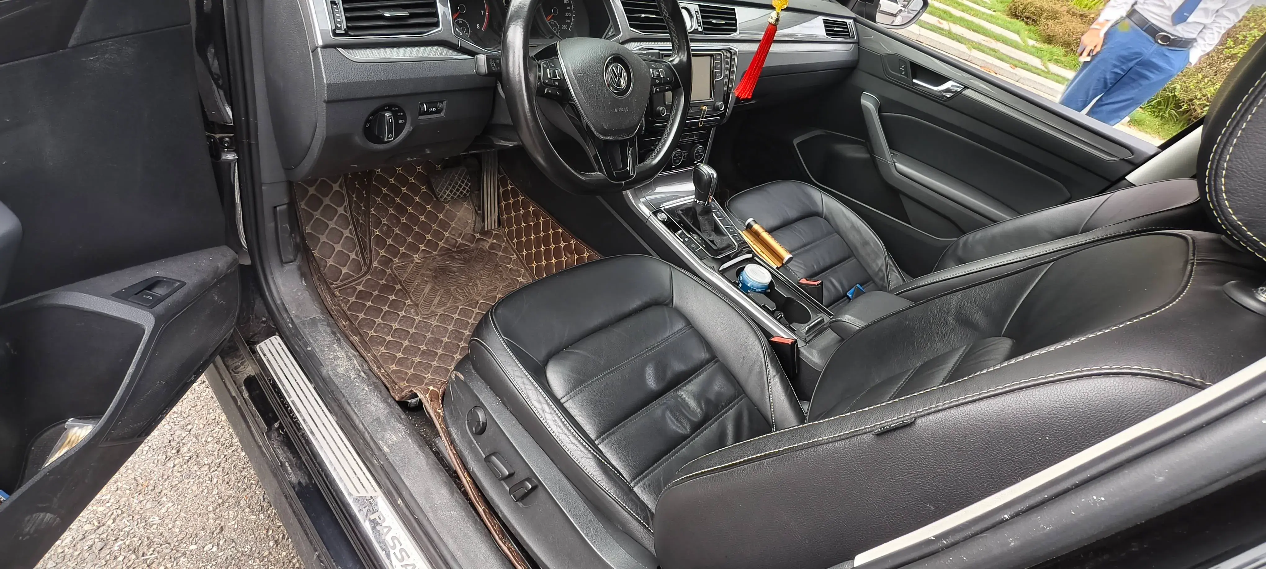 2017 VOLKSWAGEN PASSAT thumbnail 3