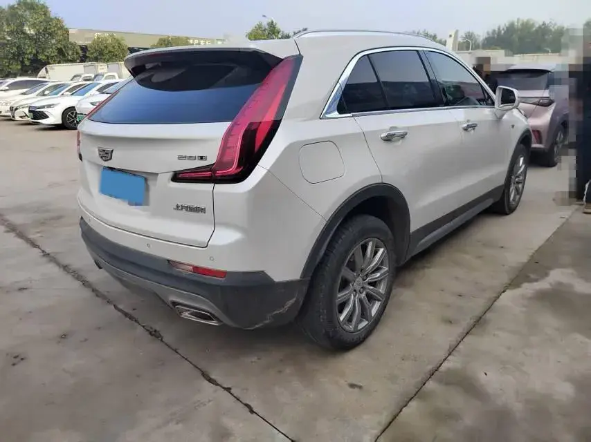 2020 CADILLAC XT4 thumbnail 4
