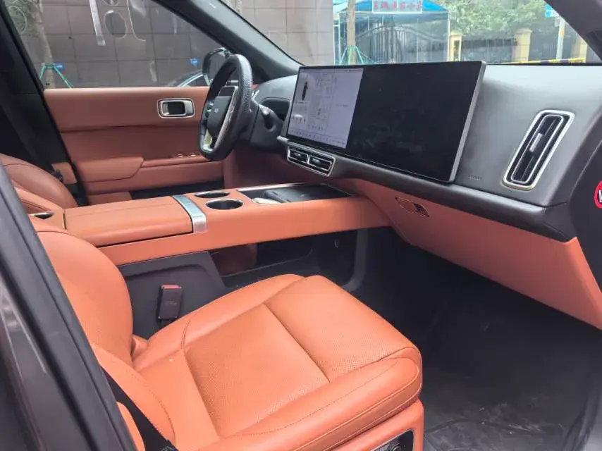 2023 LI L8 thumbnail 4