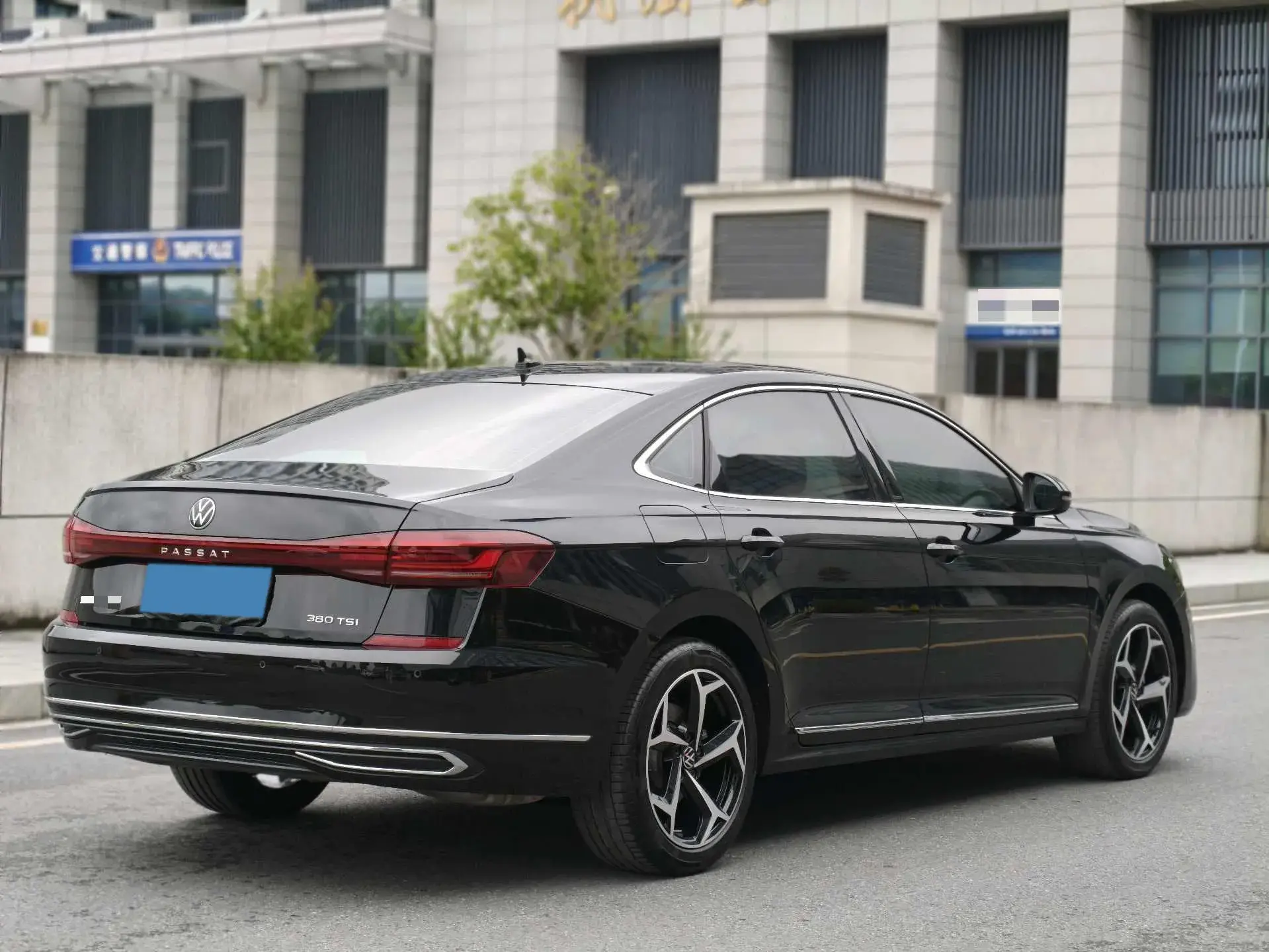 2024 VOLKSWAGEN PASSAT thumbnail 4