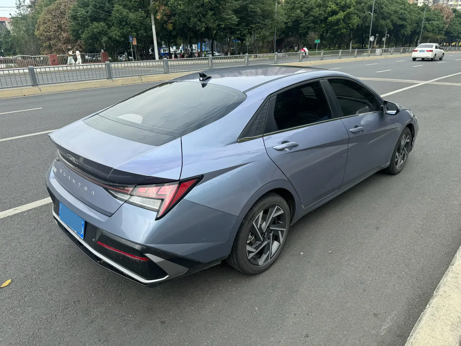 2022 HYUNDAI ELANTRA thumbnail 4