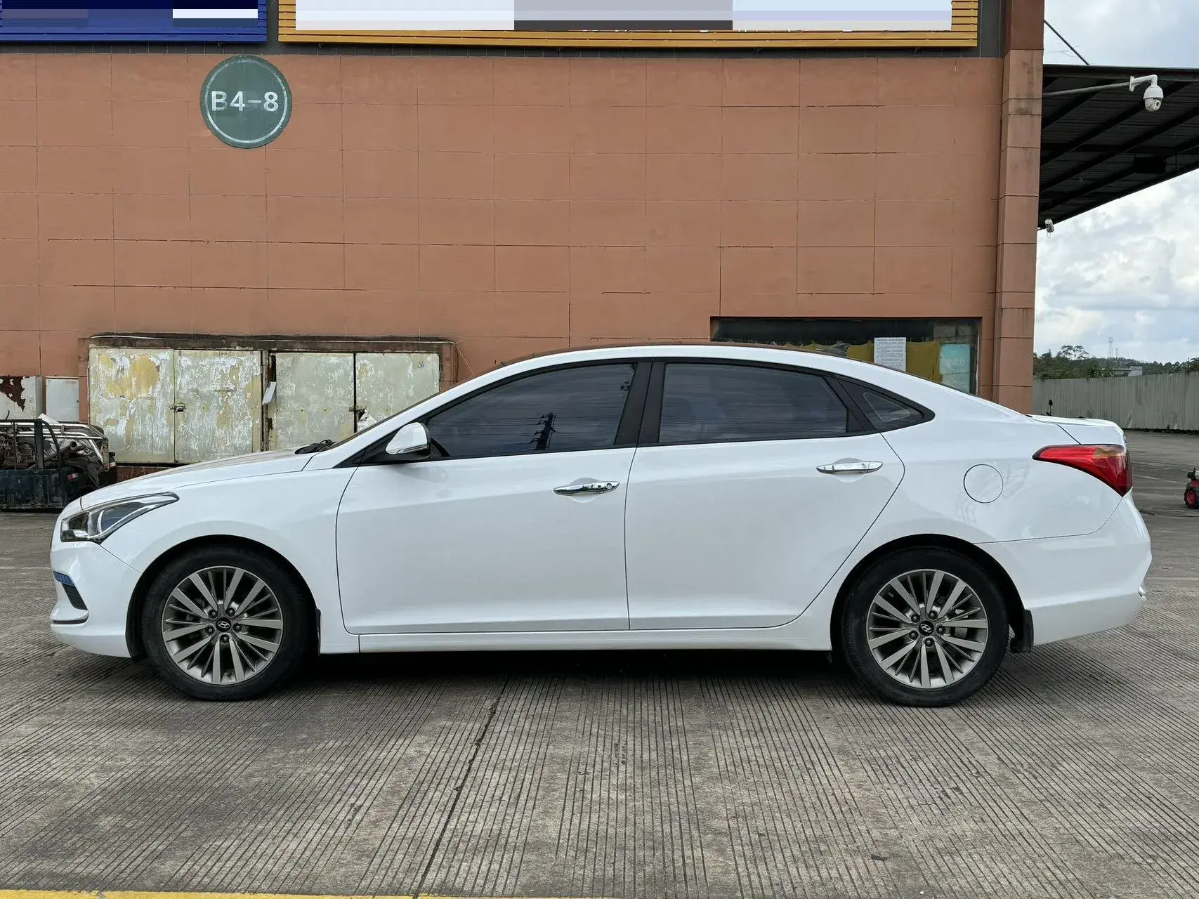 2017 HYUNDAI MISTRA thumbnail 3