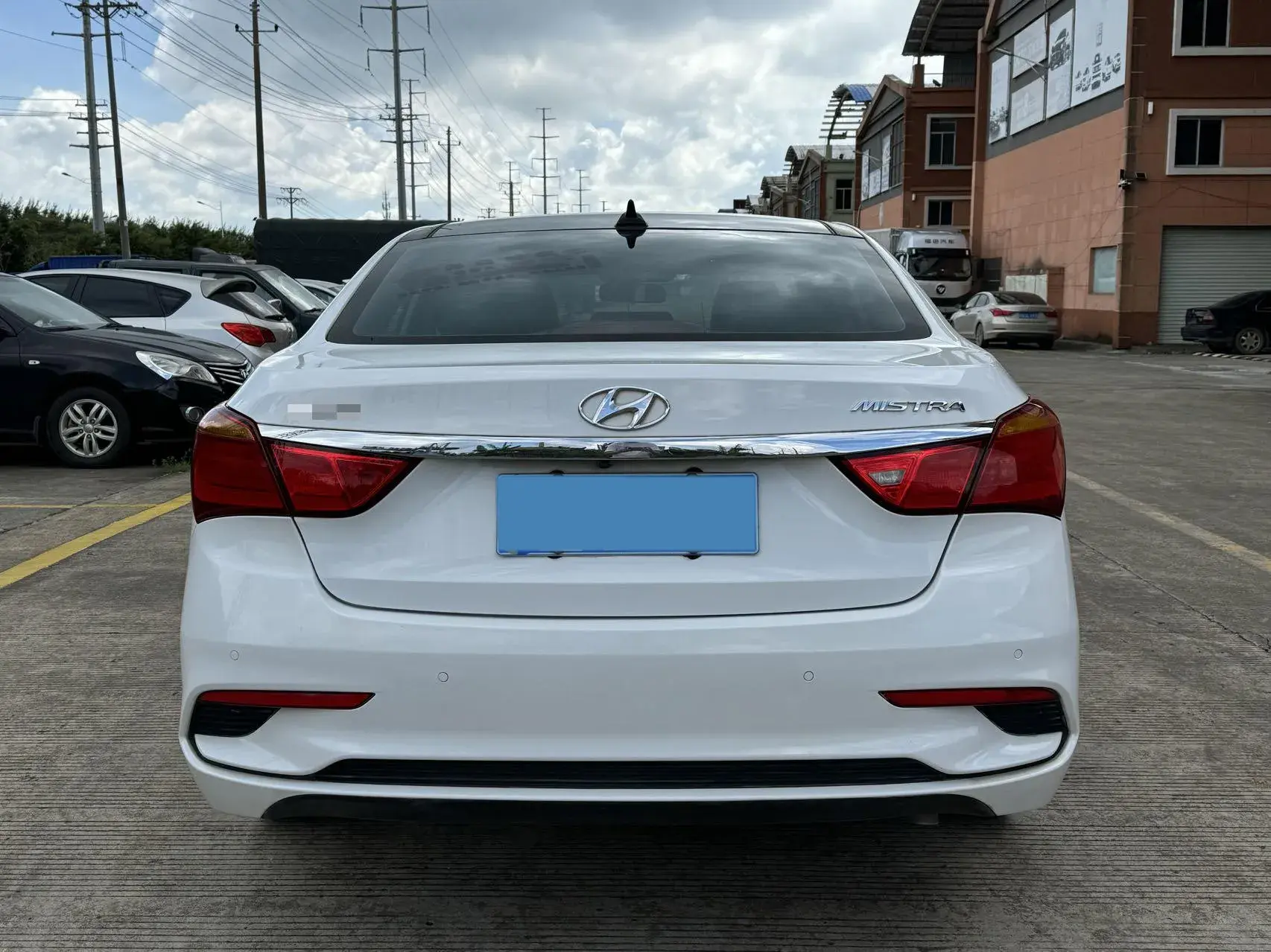 2017 HYUNDAI MISTRA thumbnail 4