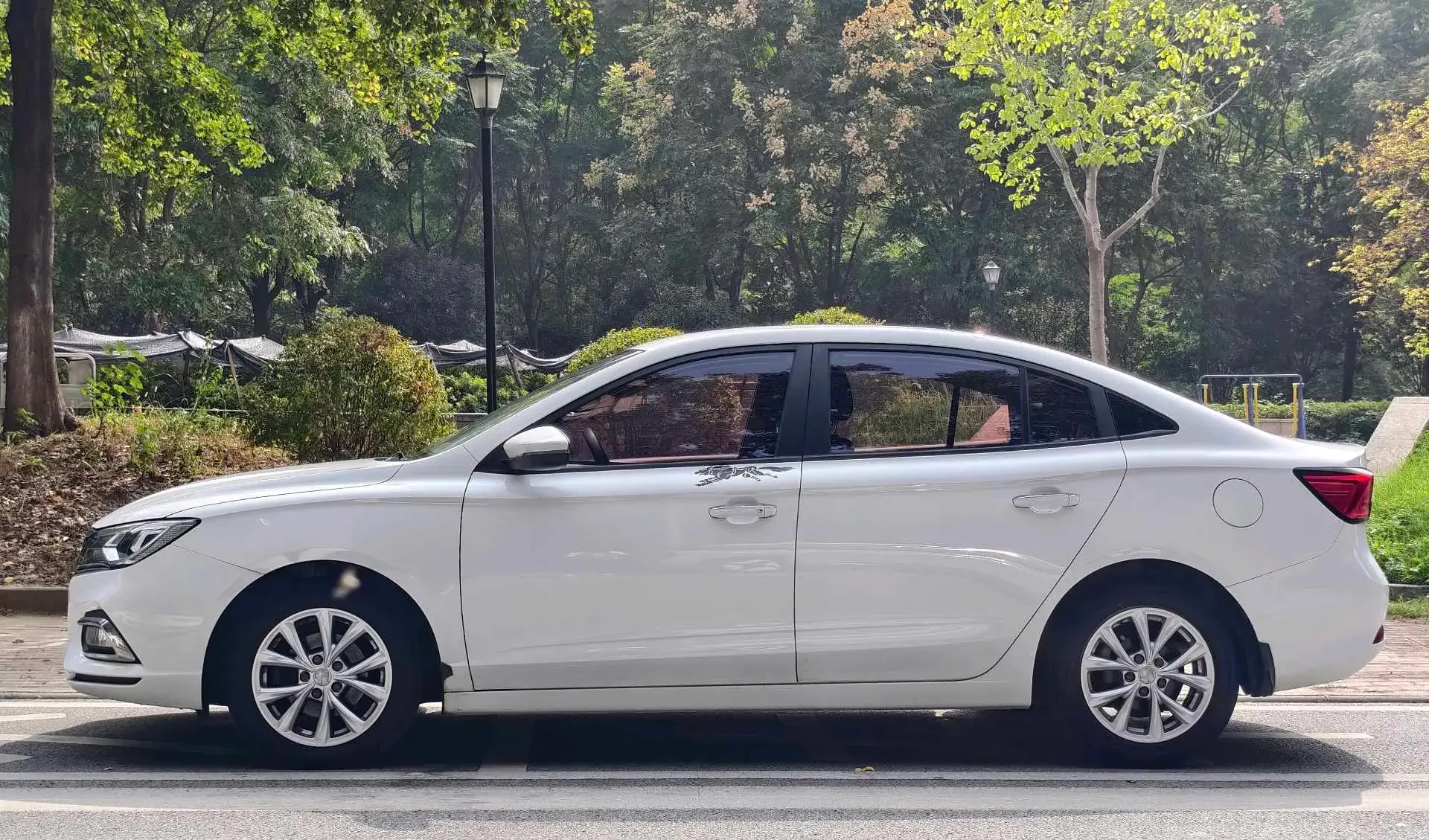 2020 ROEWE I5 thumbnail 3