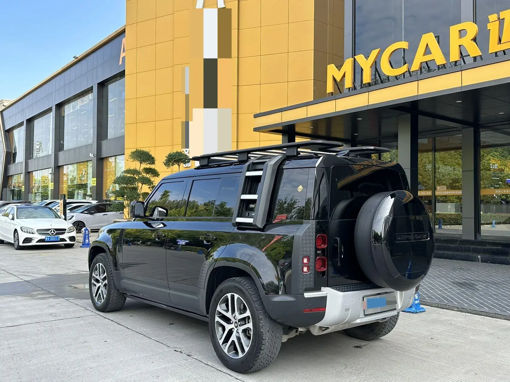 2023 LAND ROVER thumbnail 4