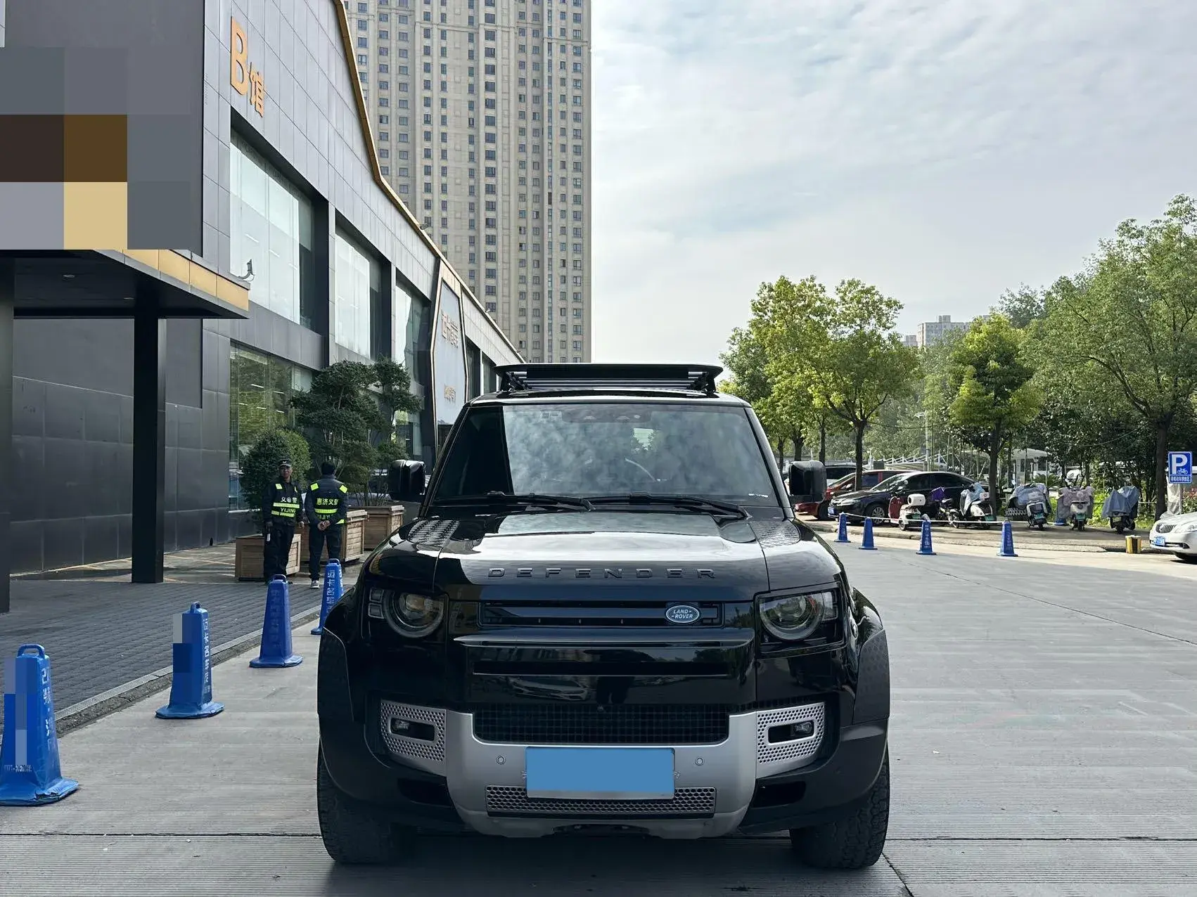 2023 LAND ROVER thumbnail 2