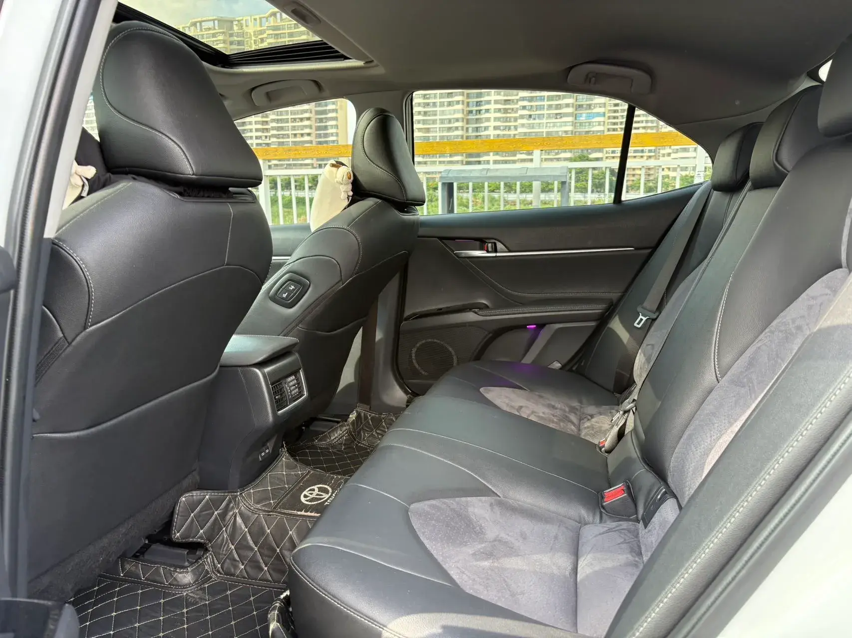 2023 TOYOTA CAMRY thumbnail 3