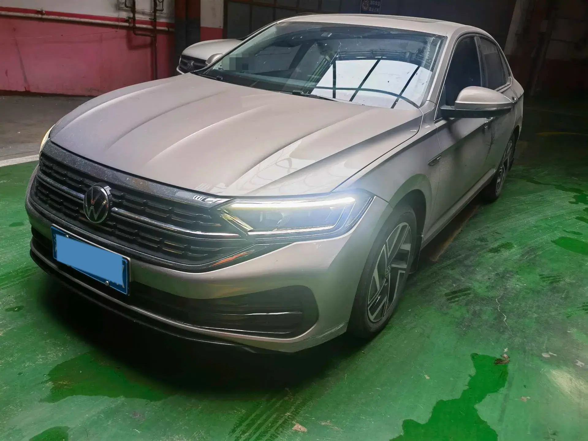 2022 VOLKSWAGEN SAGITAR view 1