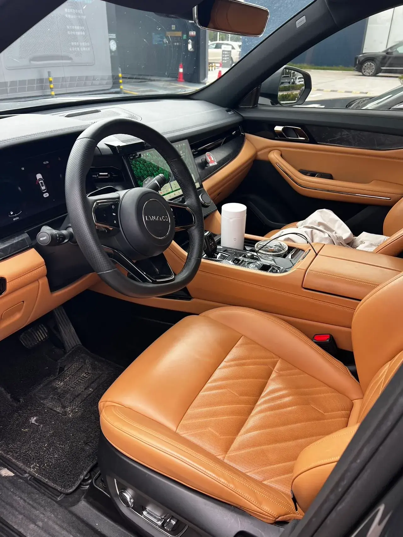 2021 LYNK&CO 09 thumbnail 3