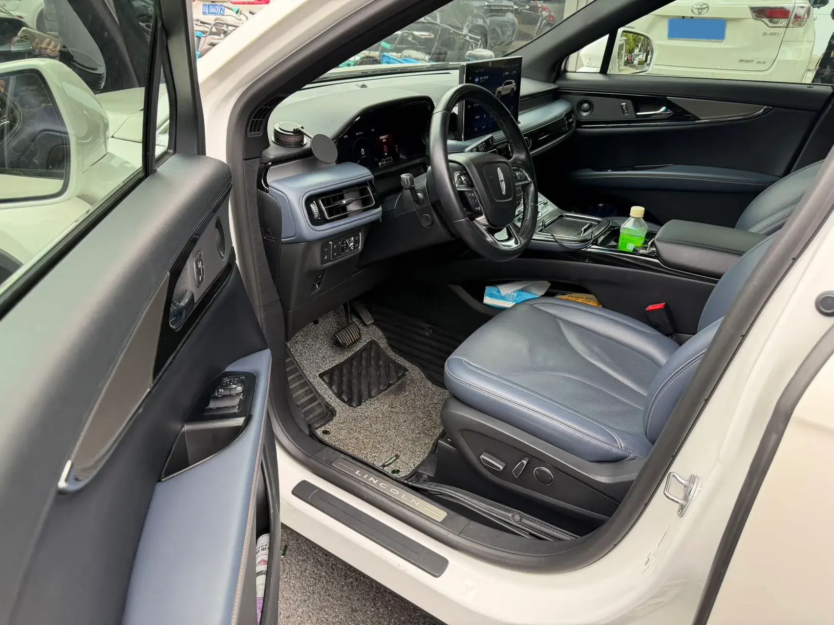 2021 LINCOLN NAUTILUS thumbnail 3