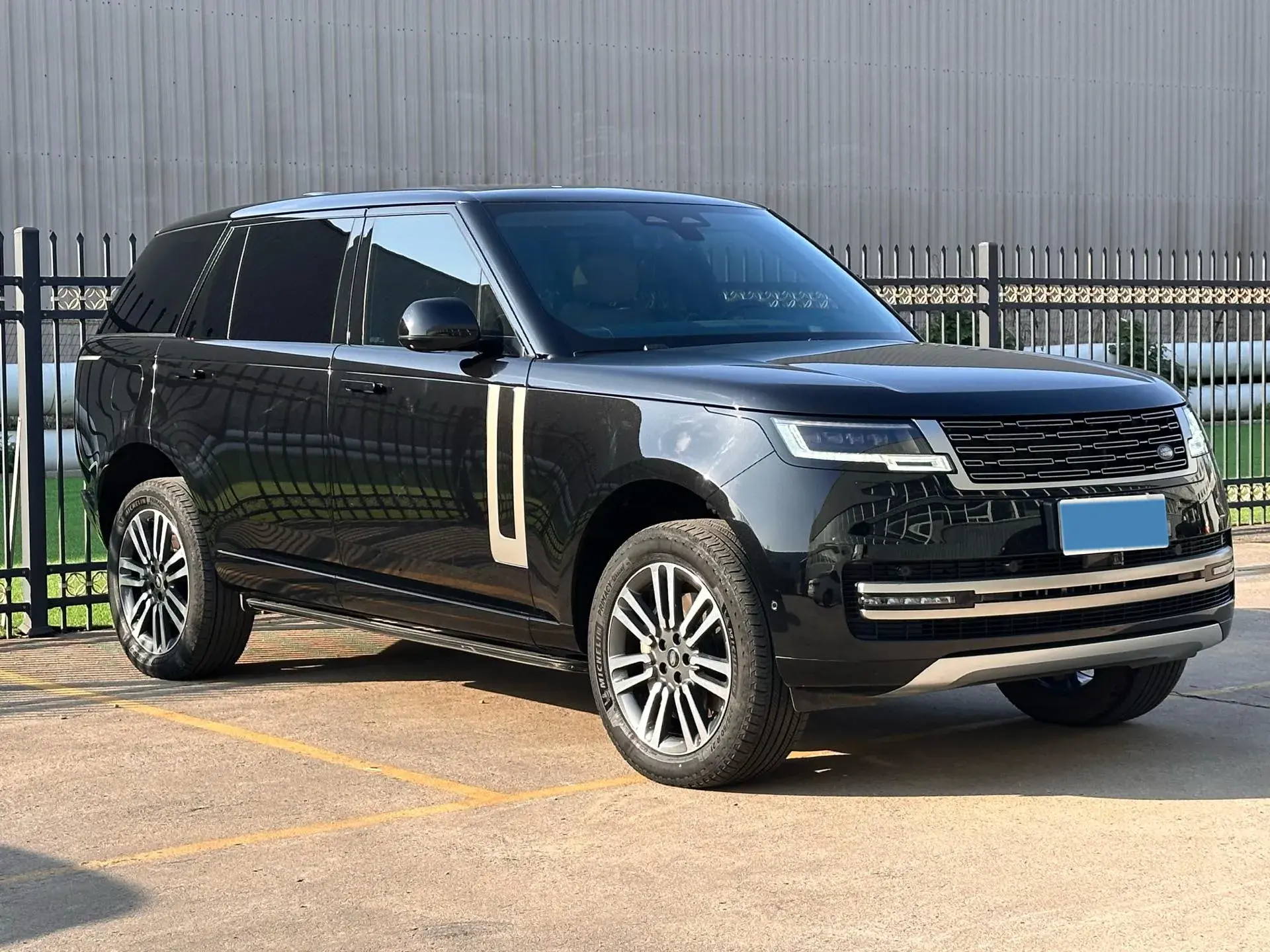 2024 LAND ROVER thumbnail 2