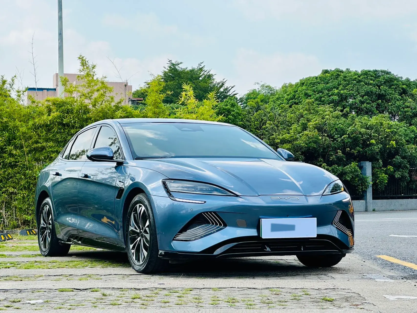 2023 BYD SEAL thumbnail 3