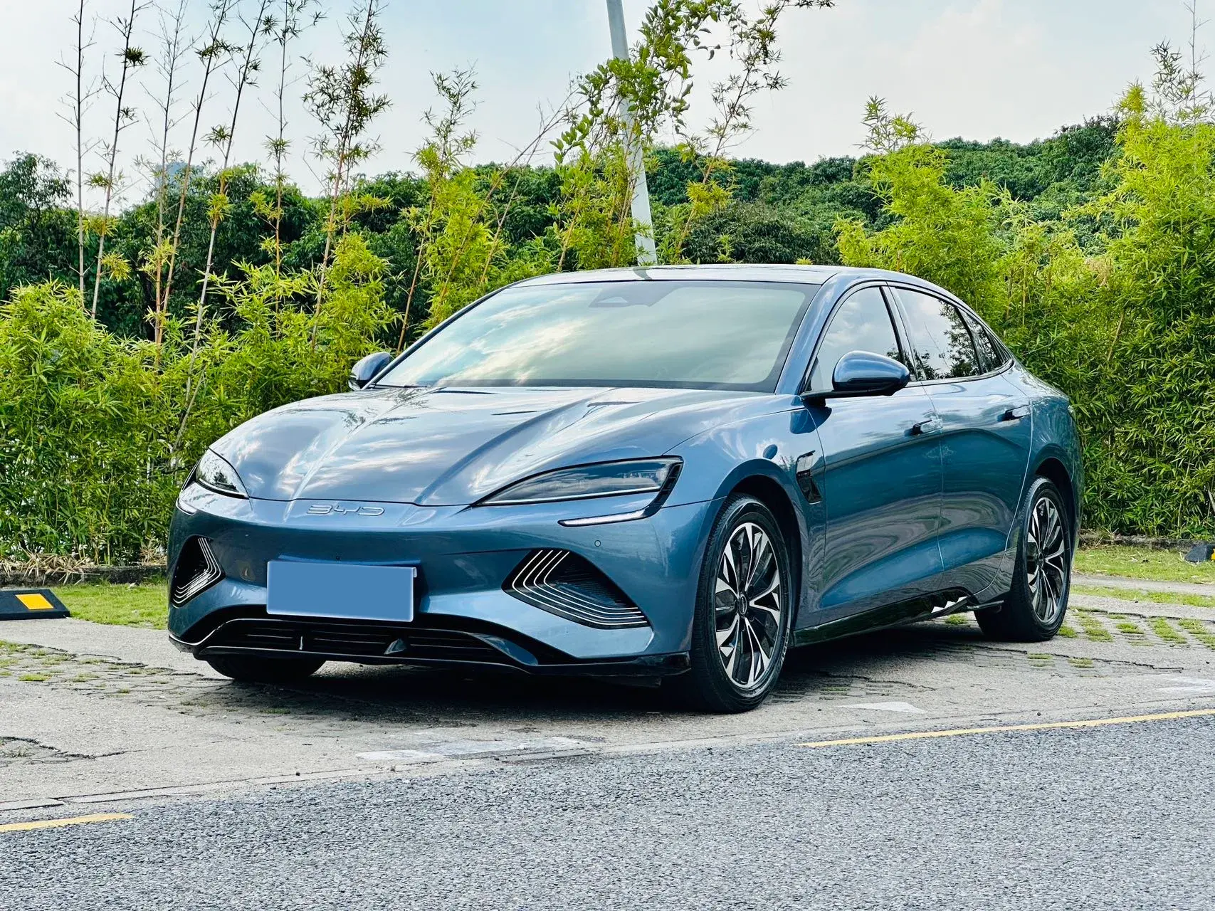 2023 BYD SEAL view 1