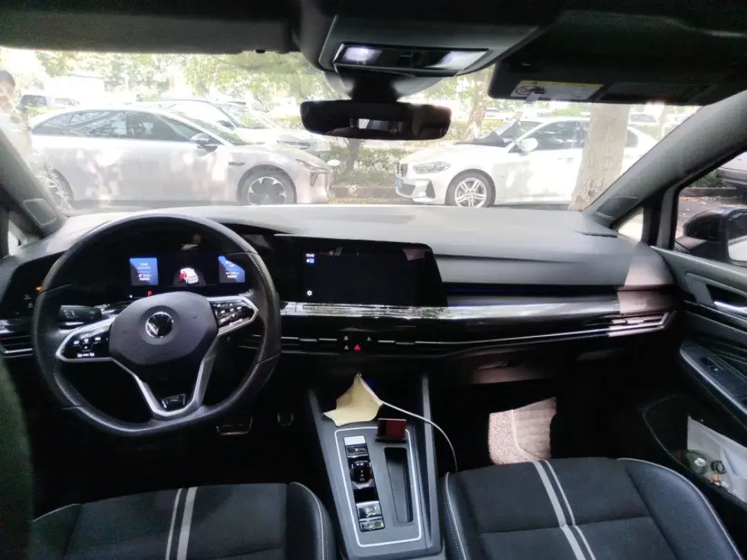 2021 VOLKSWAGEN GOLF thumbnail 2