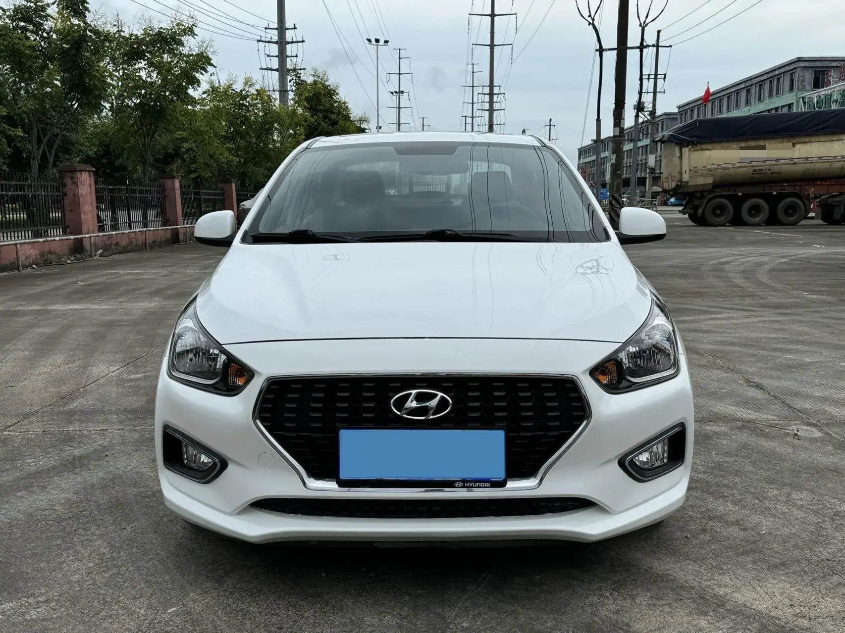 2017 HYUNDAI REINA thumbnail 2