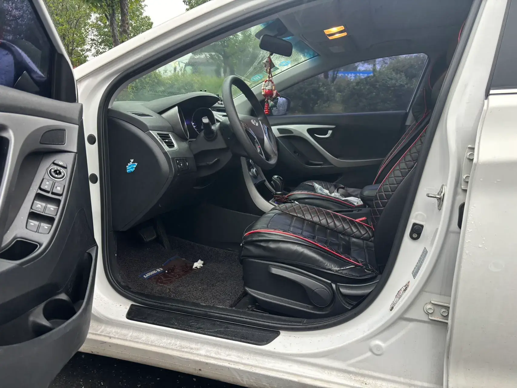 2016 HYUNDAI ELANTRA thumbnail 4