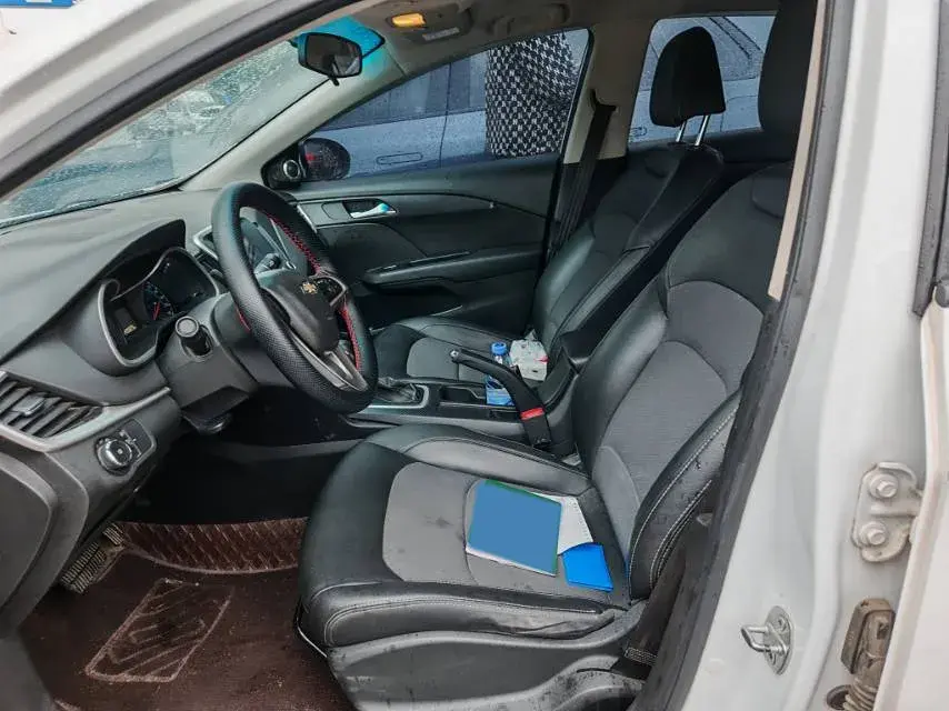 2016 CHEVROLET CAVALIER thumbnail 4