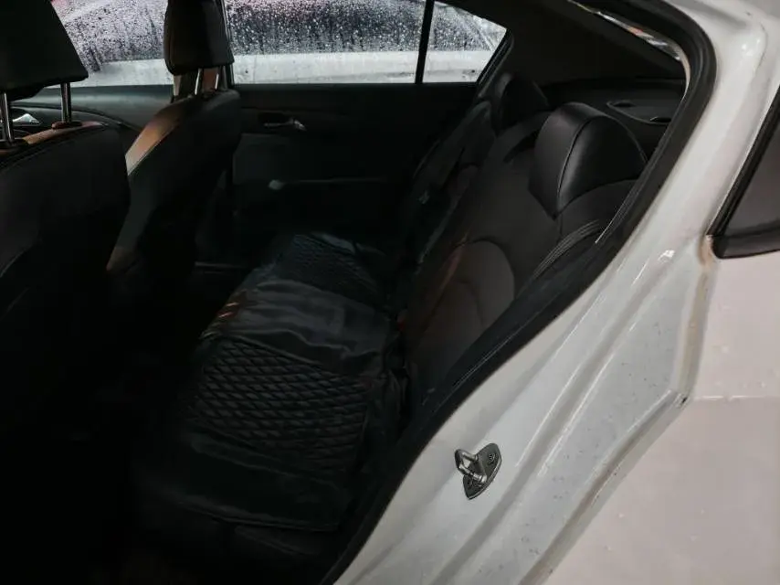 2016 CHEVROLET CAVALIER thumbnail 3